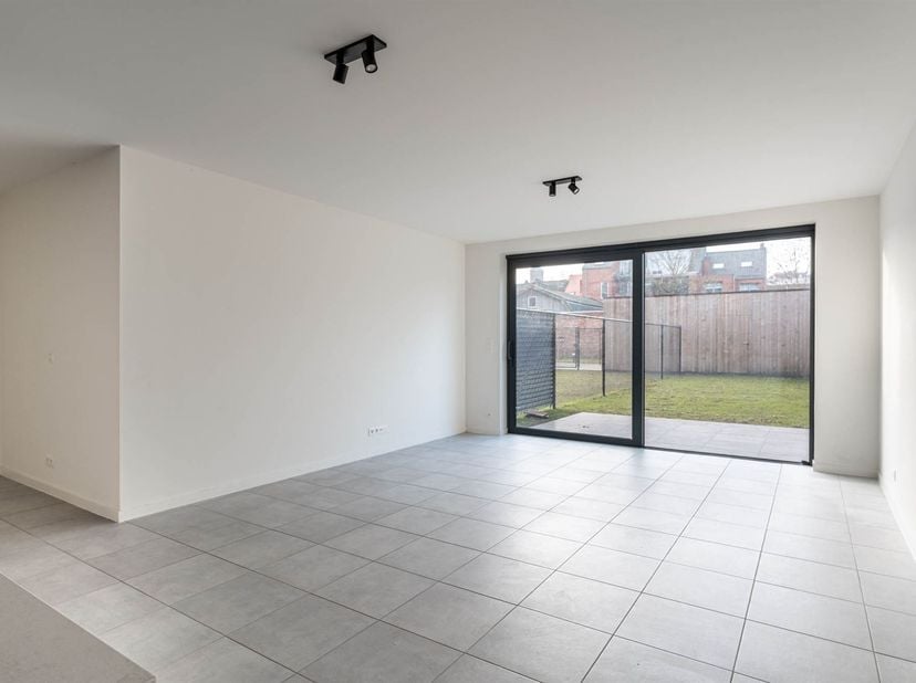 Welkom in Residentie Mosa, een kwalitatieve residentie op een bijzonder gegeerde locatie in Hasselt. Gelegen aan de Maastrichtersteenweg 127 woont u h