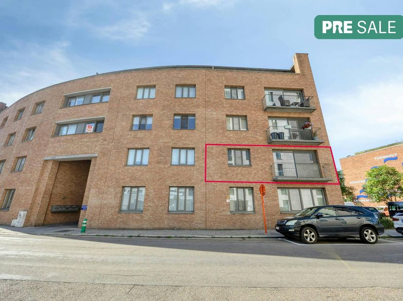 Dit instapklare appartement heeft een erg gunstige ligging, tussen de grote en de kleine ring van Hasselt. Je bevindt je op wandelafstand van het cent
