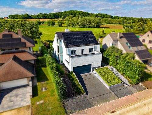                                         Villa te koop in Moerbeke, € 775.000
