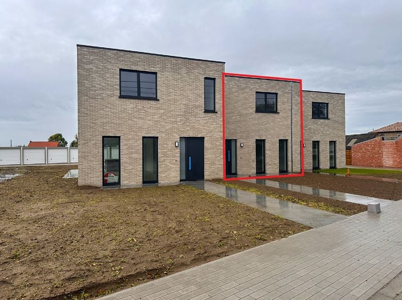 Huis te huur in Oostvleterenstraat 29 bus D,
                    8640 Woesten
