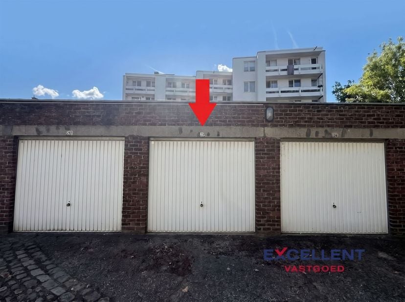 Deze centraal gelegen garagebox bevindt zich nabij de Leie en is vlot bereikbaar via de Guido Gezellelaan.<br />
Ideaal als investering, voor wie op