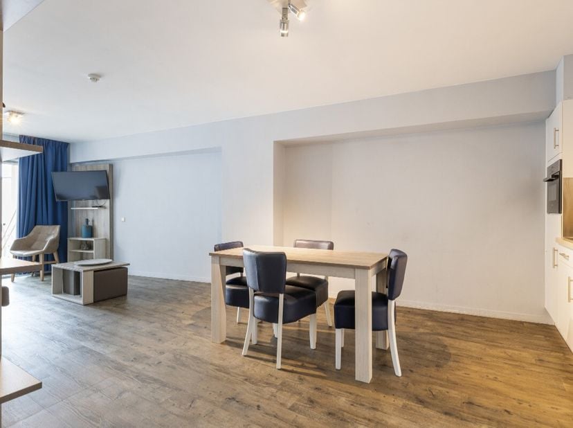 Blankenberge: Interessante investeringsstudio te koop op de zeedijk. Op de zeedijk van Blankenberge kan je deze instapklare suite vinden. De studio we