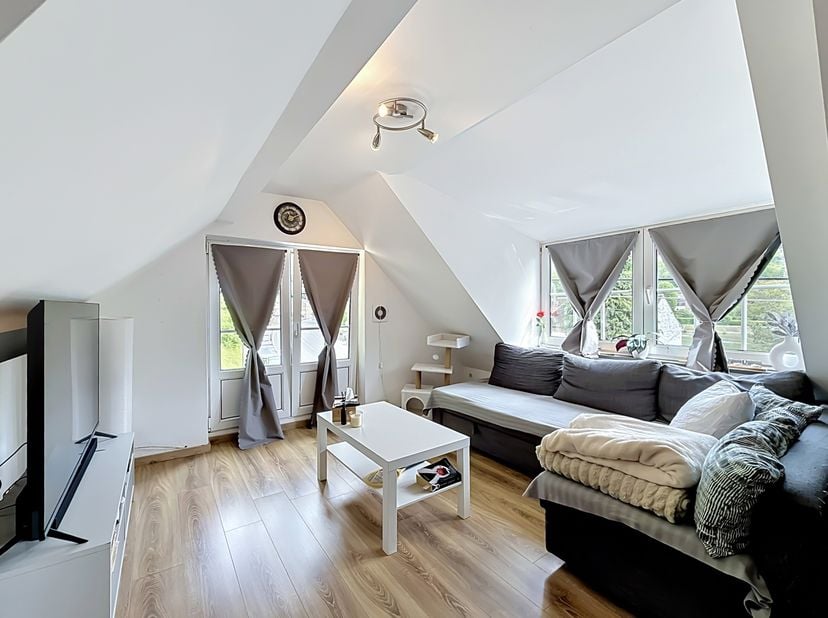 Easyhome vous propose cet appartement entièrement rénové situé à Rivière, dans un environnement agréable à proximité immédiate des commodités.<br />
A