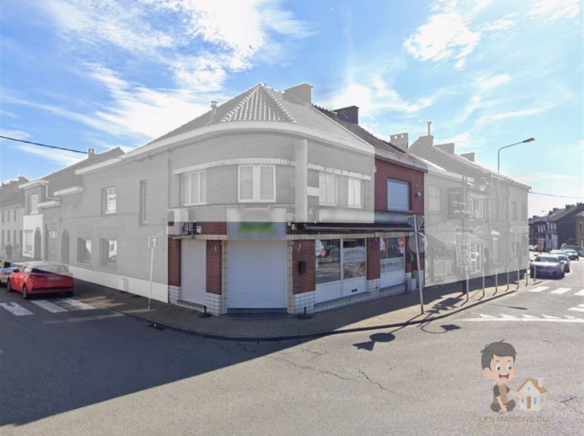 Immeuble de rapport à Vendre à Châtelineau – Place Jules Destrée !<br />
<br />
Revenu locatif : 1300€ + 750€<br />
TOTAL : 2050€<br />
(Plus de 8