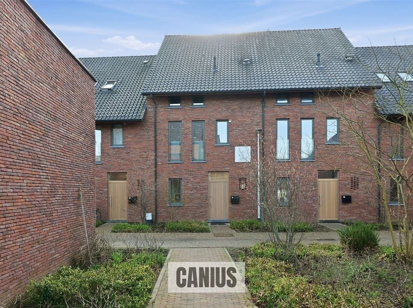 APPARTEMENT AVEC ASCENSEUR PRÈS DU CENTRE VILLE<br />
 <br />
Cette résidence contemporaine se trouve à Sint-Agneshof 6 à Sint-Truiden.<br />
Nous