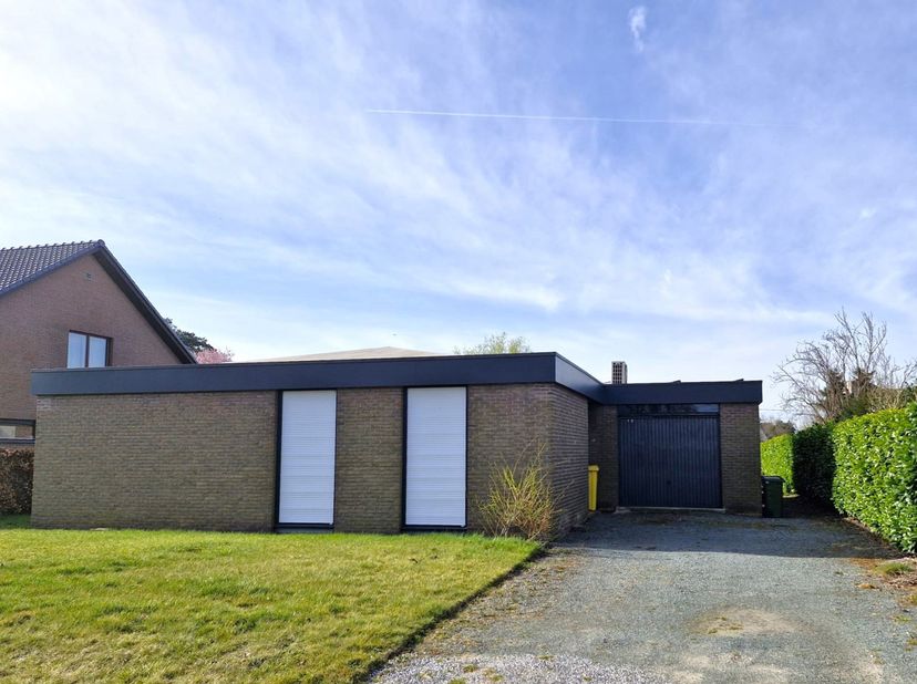 Moderne bungalow met 3 slaapkamers in Haacht! Deze instapklare woning is ideaal voor wie op zoek is naar comfortabel gelijkvloers wonen met een zonnig