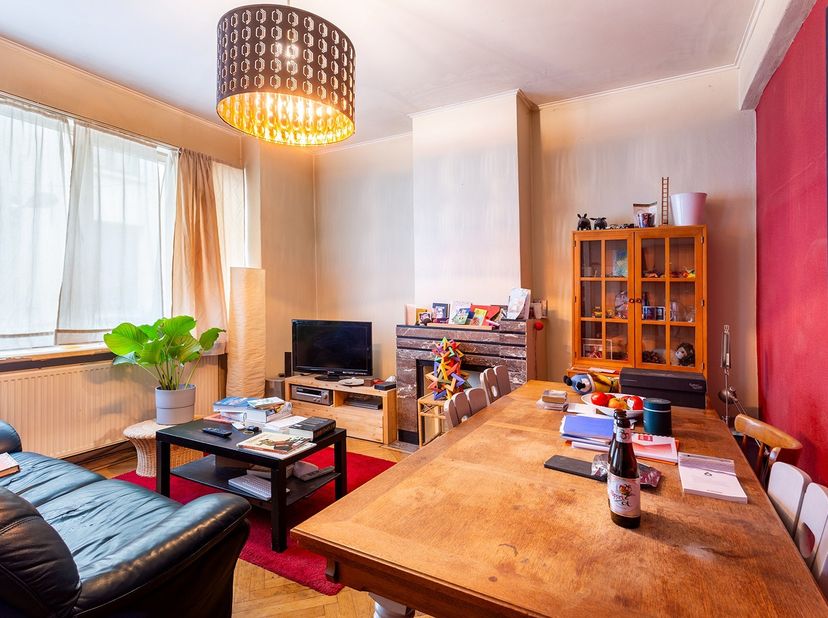 Ben je op zoek naar een tof appartement met potentieel, midden in het hart van Antwerpen? Dan is dit op te frissen appartement zeker het ontdekken waa