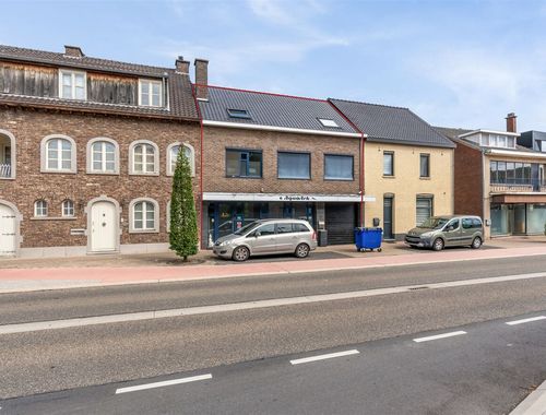                                         Bien commercial avec habitation à vendre à Neeroeteren, € 280.000
