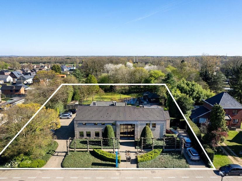Bien professionnel à vendre
                    à 3550 Heusden