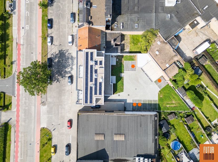 Garage à vendre
                    à 8000 Sint-Pieters