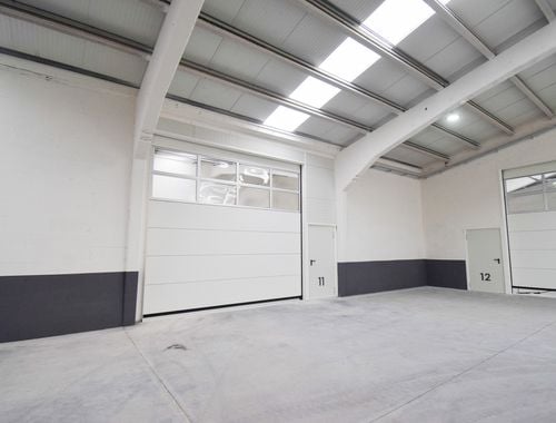                                         Entrepôt à louer à Vichte, € 581
