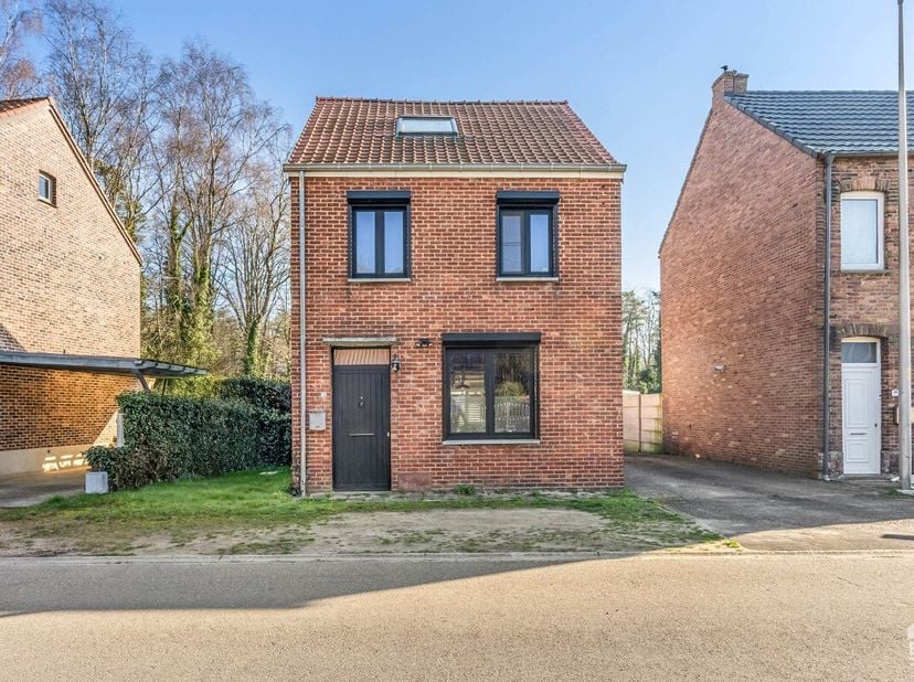 [[ DIT PAND NEEMT DEEL AAN DE ERA OPEN HUIZEN DAG OP 13/6 VAN 9:30 TOT 10:30 ]] Charmante open bebouwing in een bosrijke omgeving van Genk, met tuin e