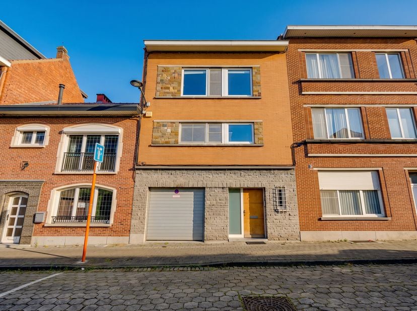 WATERMAEL-BOITSFORT, dans une rue calme du quartier des Coccinelles, MAISON (4ch/1sdb/1bur/1 salle de jeux) de ±223m² (surface PEB) avec GARAGE et JAR