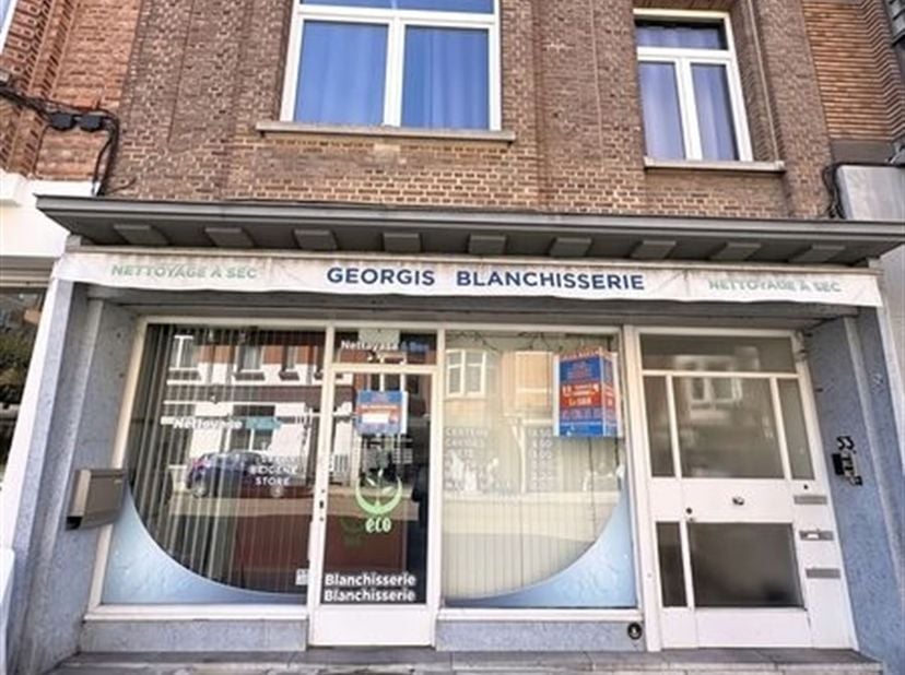 IMMOSCHMIDT (Réf. 16276) -  ETTERBEEK ( Roi Vainqueur) : Rez-de-chaussée commercial de 75 m² situé à deux pas de la Place du Roi Vainqueur, proche des