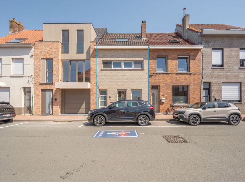 Gerenoveerde woning met uitstekend EPC (label B) en 3 volwaardige slaapkamers op wandel- en fietsafstand van het centrum van Blankenberge, winkels, op