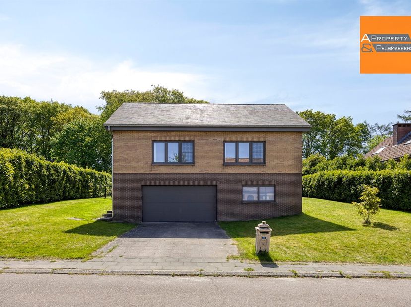 Découvrez ce spacieux bâtiment ouvert sur un beau terrain de 860 m² à Vinkenlaan 14 à Everberg.<br />
La propriété offre environ 195 m² de surface hab