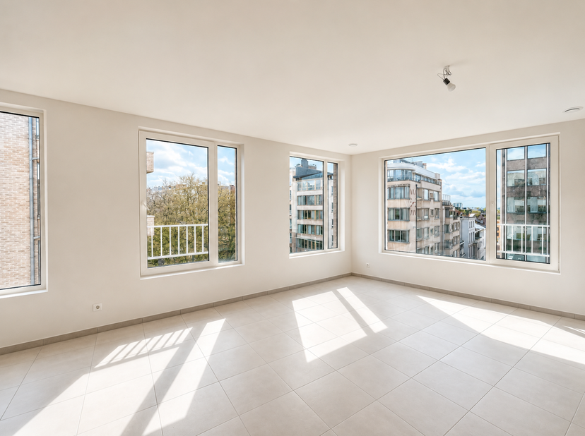 Dit lichtrijke hoekappartement op de zesde verideping bevindt zich op loopafstand van het Harmoniepark, het Stadspark, Het Groen Kwartier en stadsbrou