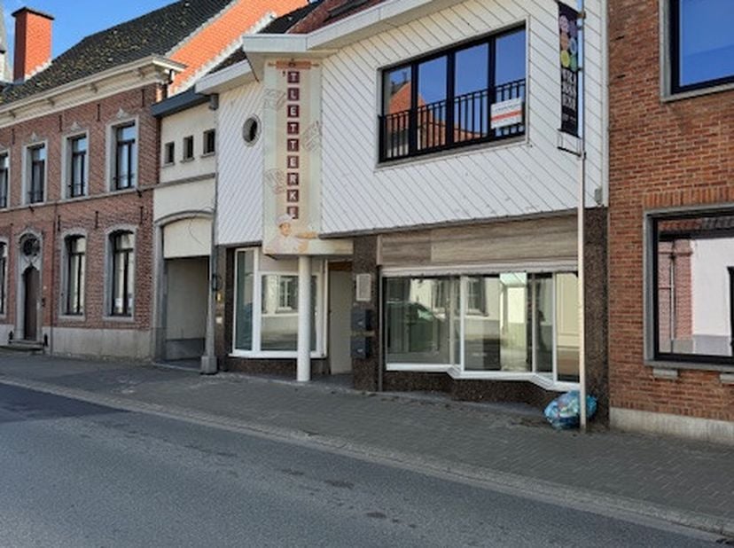 Bien professionnel à vendre
                    à 9120 Vrasene