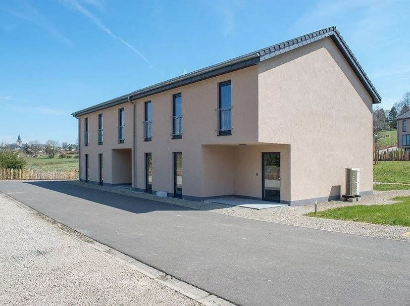 Dit moderne gebouw met 4 appartementen ligt in het mooie Osterbach domein.<br />
De appartementen op de begane grond bieden een meerwaarde, vooral doo