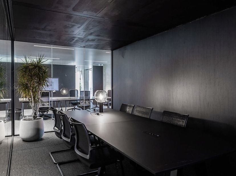 <br />
<br />
Verschillende kantoren aan de E40 in Oostkamp binnen het project O-Forty gelegen vlakbij het op-en afrittencomplex. De totale site omvat