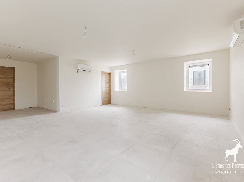 Referentie agentschap: V7130-007<br />
Virtuele rondleiding: https://immo360.immo-facile.com/vtour/fr/i8tn52<br />
Ontdek dit prachtige appartement ge