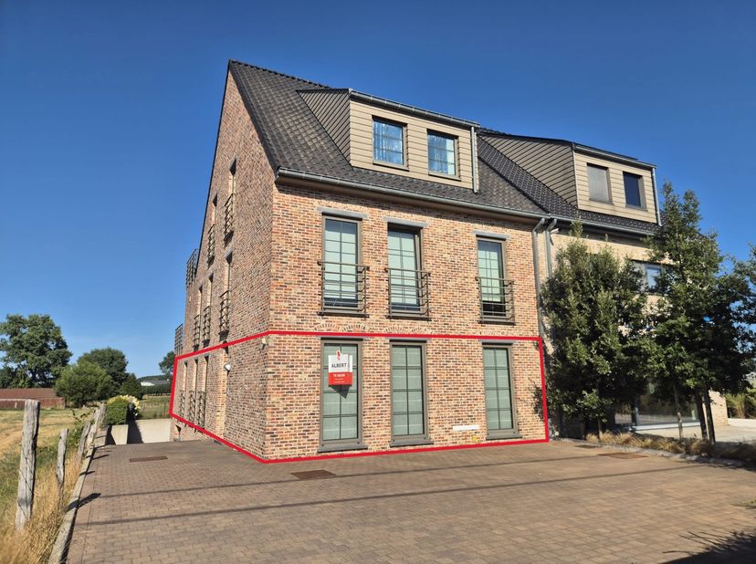 Cherchez-vous un appartement spacieux de plain-pied avec 2 chambres à Sint-Lievens-Houtem? Ne cherchez plus! Cet appartement de plain-pied, avec une s