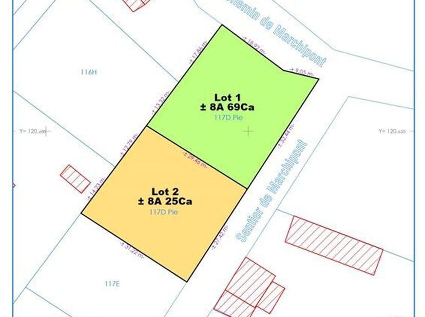 Terrain à bâtir de 8 ares 69 centiares.<br />
Le terrain est +/- carré, 32 mètres sur 29 mètres. <br />
Topographie plate.<br />
A SAVOIR: Essais de s