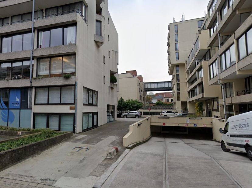 Afgesloten garagebox, gunstig gelegen in de Justus Lipsiusstraat te Leuven. Dankzij de centrale ligging is deze garage ideaal voor wie op zoek is naar