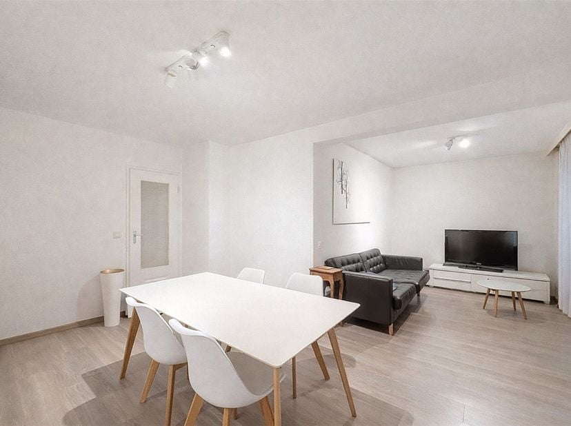 Quartier Yser - Aantrekkelijk appartement met 1 slaapkamer (+/-60m²) met groot terras (+/-25m²) gelegen op de 4e verdieping van een gebouw van 22 verd