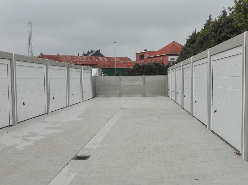 2 garageboxen te koop in het centrum van Booischot.<br />
Vraagprijs is €28.500 per garagebox. <br />
Voor meer info of een bezoek: 0472 22 22 77 of t