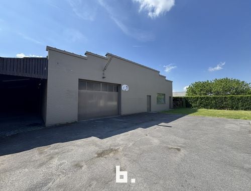                                         Entrepôt à vendre à Sint-Eloois-Vijve, € 743.000
