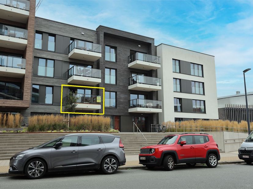 Ce nouvel appartement est situé dans la résidence haut de gamme appelée O'Sea à Mariakerke.Le bâtiment se caractérise par son style architectural mode