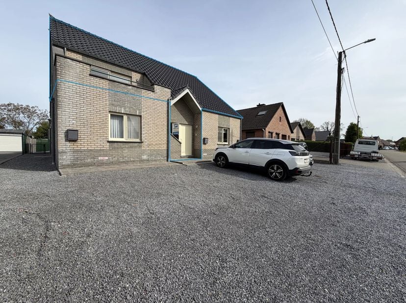 Comfortabel 2-slaapkamerappartement met terras en extra bergruimte. Dit lichtrijke appartement biedt een aangename leefruimte, een praktische keuken e