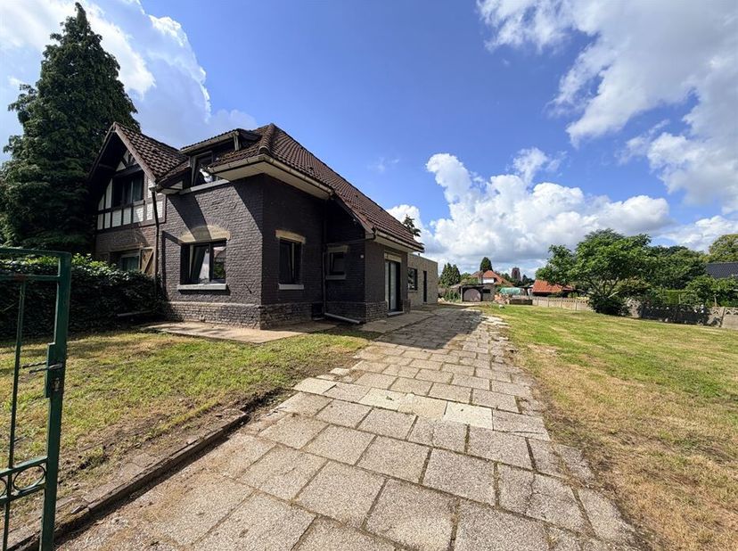 Te huur Charmante woning met ruime tuin in de mooie cité van Maasmechelen<br />
In de prachtige cité van Maasmechelen mogen wij u deze verzorgde wonin