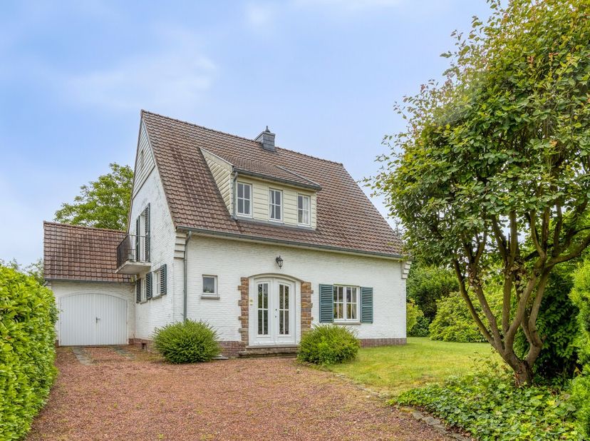 ***** Bekijkt u dit pand via Zimmo? Ga direct naar https://av-vastgoed.be/tehuur/553 waar u meer informatie terug vindt! *****<br />
<br />
LIGGING<br