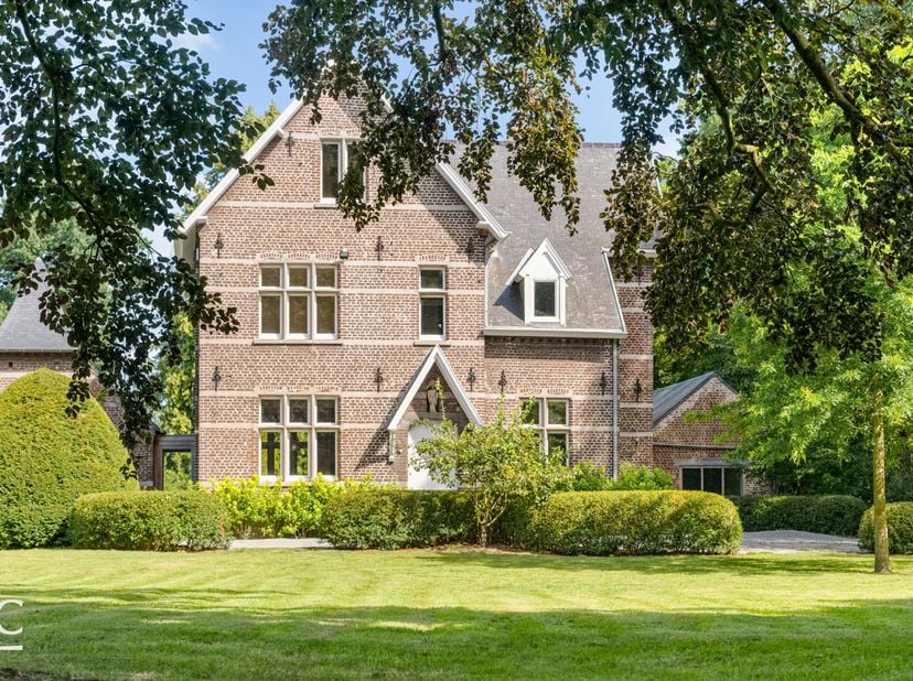Huis te koop in Elsegemplein 13,
                    9790 Elsegem