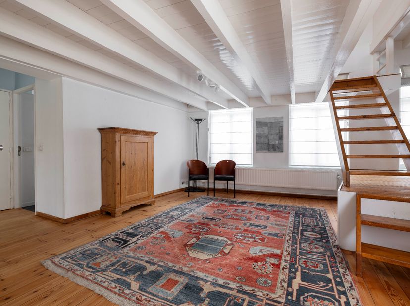 Dit handelspand met bovengelegen appartement is gelegen in het centrum van Turnhout. Het pand heeft een zeer goede ligging waardoor het een vlotte ber