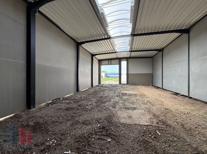 Gloednieuwe KMO-unit van 273 ² gelegen te Evergem. De unit maakt deel uit van het project 'Bizzpark Doornzele', een project gekenmerkt door duurzaamhe