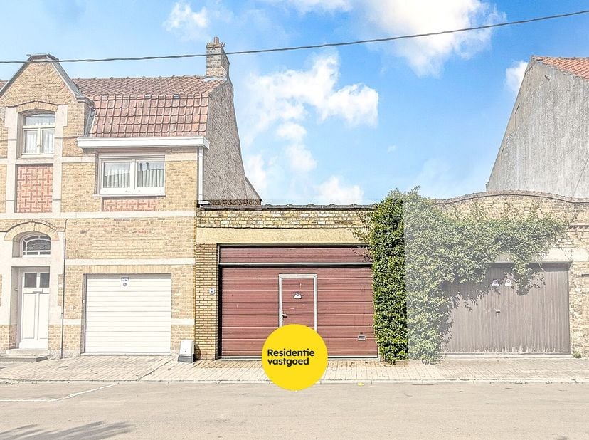 Prachtig herehuis met woonst en handelsruimte te Nieuwpoort-Stad op een zeer commerciële ligging in de Marktstraat op 400 m².<br />
Op het gelijkvloer