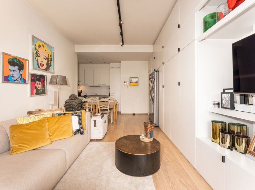 Dit gezellig gerenoveerd appartement bevindt zich aan de jachthaven van Zeebrugge en geniet van een zonnige oriëntatie met een leuk terras. Bij het bi