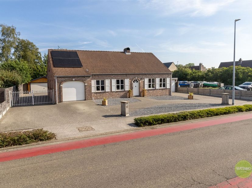 Spacieuse maison unifamiliale sur un terrain de 780 m2 à Dessel<br />
<br />
Découvrez cette belle maison à Dessel, où espace et confort vont de pai