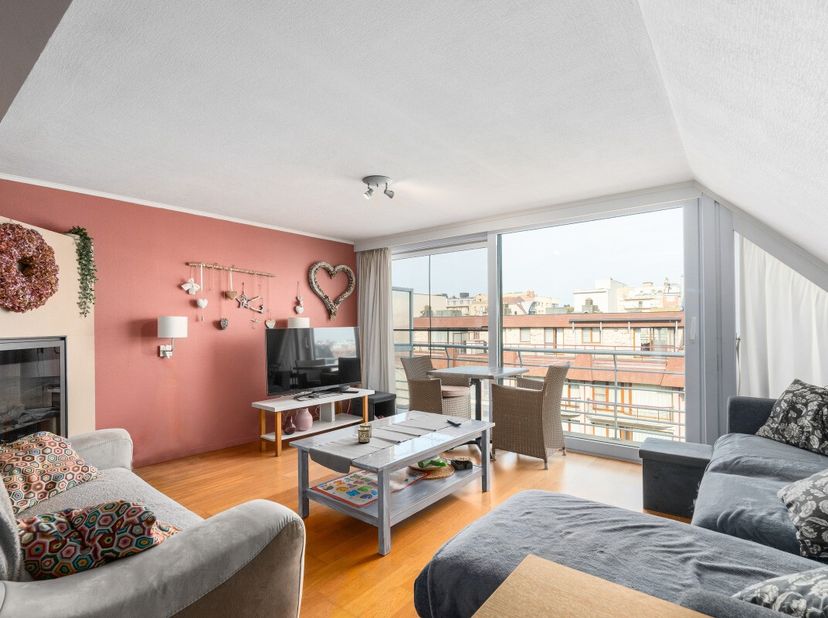 [[ CE BIEN PARTICIPE À LA JOURNÉE MAISONS OUVERTES ERA LE 13/6 DE 11:00 À 12:00 ]] À vendre : grand appartement situé Vlaanderenstraat, au cur de Nieu