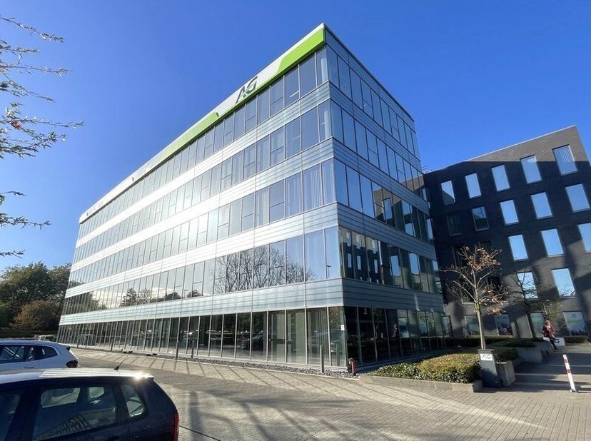 677m² ruim landschapskantoor op 2e verdieping (uitbreidbaar tot 1868m² kantoor)<br />
Ligging: vlakbij de Singel en de Ring; op 10 min. wandelafstand