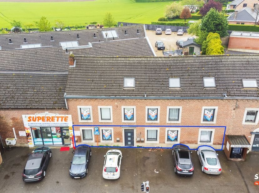 L'agence Skyimmo a le plaisir de vous présenter ce superbe appartement idéalement situé à Juprelle. Cet appartement se compose comme suit :<br />
REZ-
