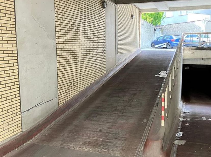Garage à vendre
                    à 2000 Antwerpen