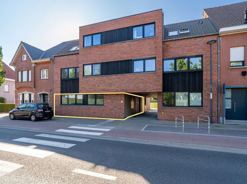 Wie het comfort van een appartement wil combineren met het genot van een eigen tuin, is hier aan het juiste adres.<br />
<br />
Belangrijke troeven:<b