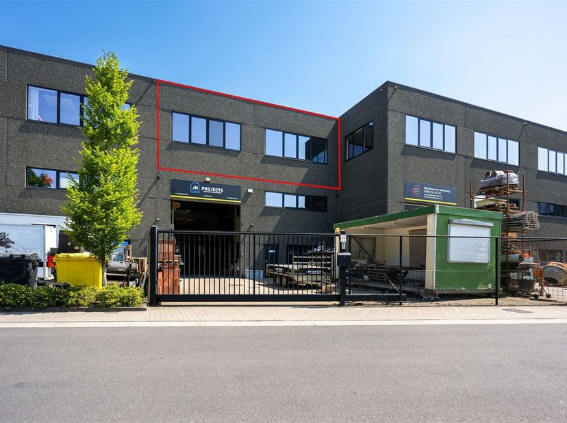 Instapklare kantoor-/praktijkruimte op KMO-site La Corbeille in Hulshout/Westmeerbeek. De unit combineert een sterke ligging binnen een actieve bedrij