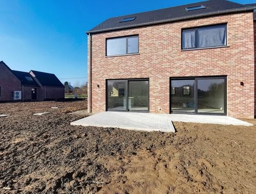                                         Villa te huur in Roux-Miroir, € 1.850
