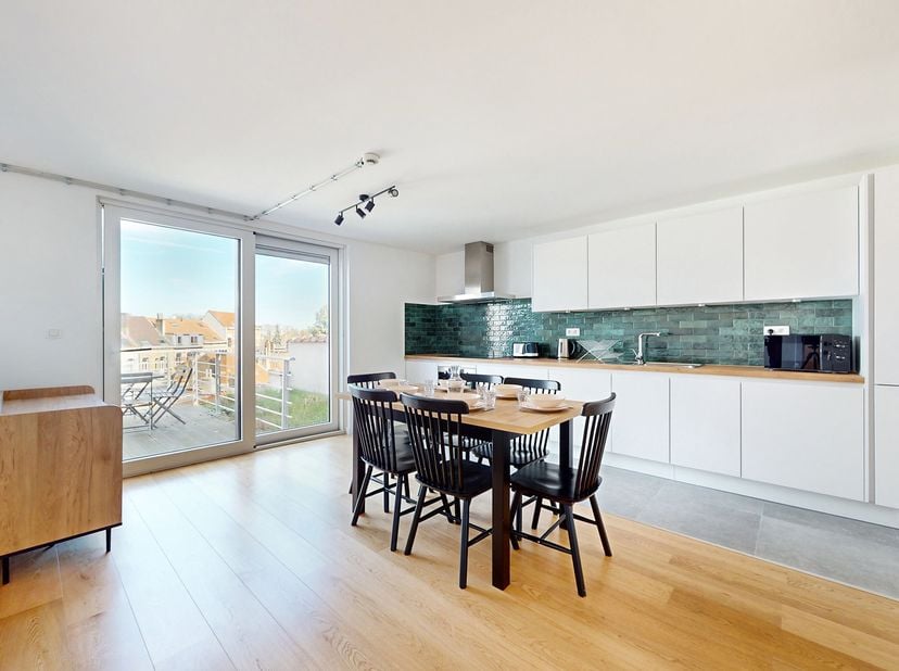 SCHAERBEEK, à proximité du parc Josaphat, dans une petite copropriété de 3 appartements - Bel APPARTEMENT triplex de +/- 186m² (selon PEB) avec TERRAS