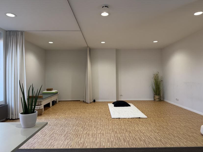 Deze kantoorruimte van ca. 50 m² biedt een flexibele werkomgeving binnen een coworkinghub.<br />
De open indeling laat diverse invullingen toe en vorm